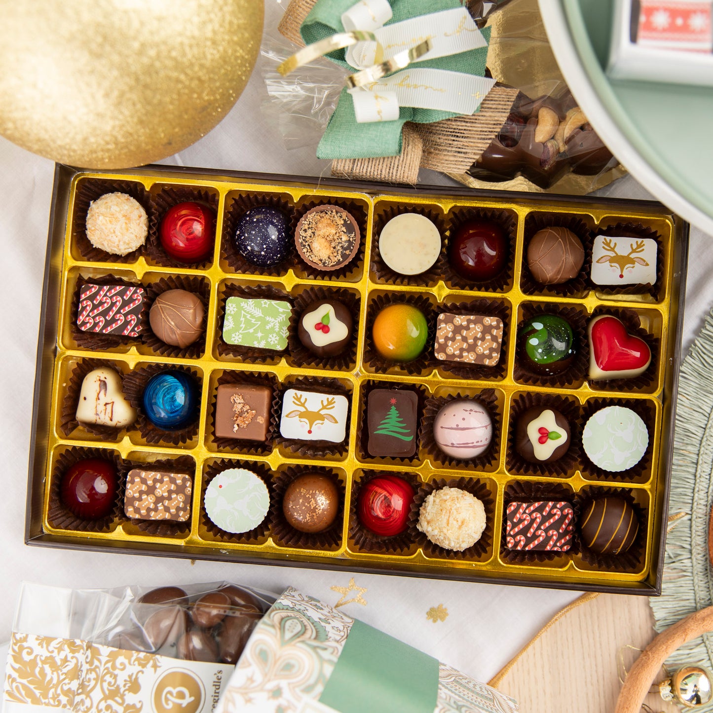 32pc Christmas Collection